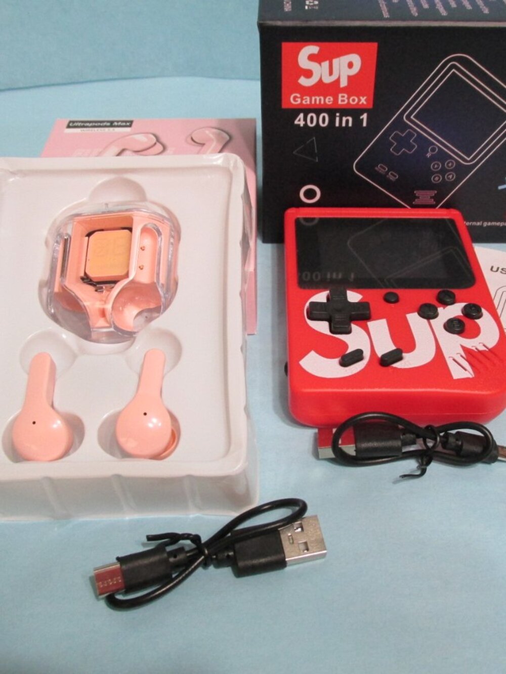 A793-NEW 400 Game Retro Plus Console & Ultrapod Earbuds with Battery and USB